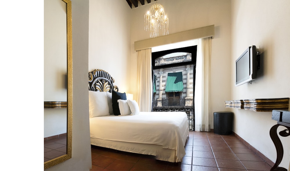 Herencia Hotel By Hosting House 10/50