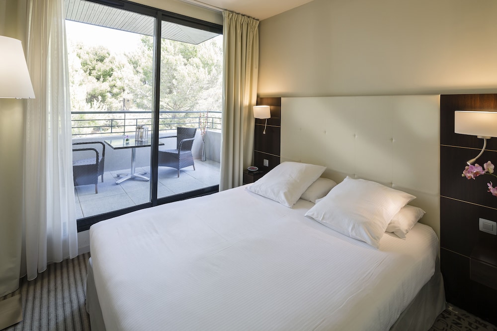 Mercure Aix-en-Provence La Duranne Gare TGV 10/50