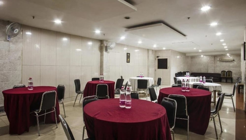 Oyo Rooms 760 Karol Bagh Metro Station 43/50