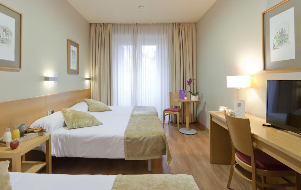 Victoria 4 Hotel 25/68