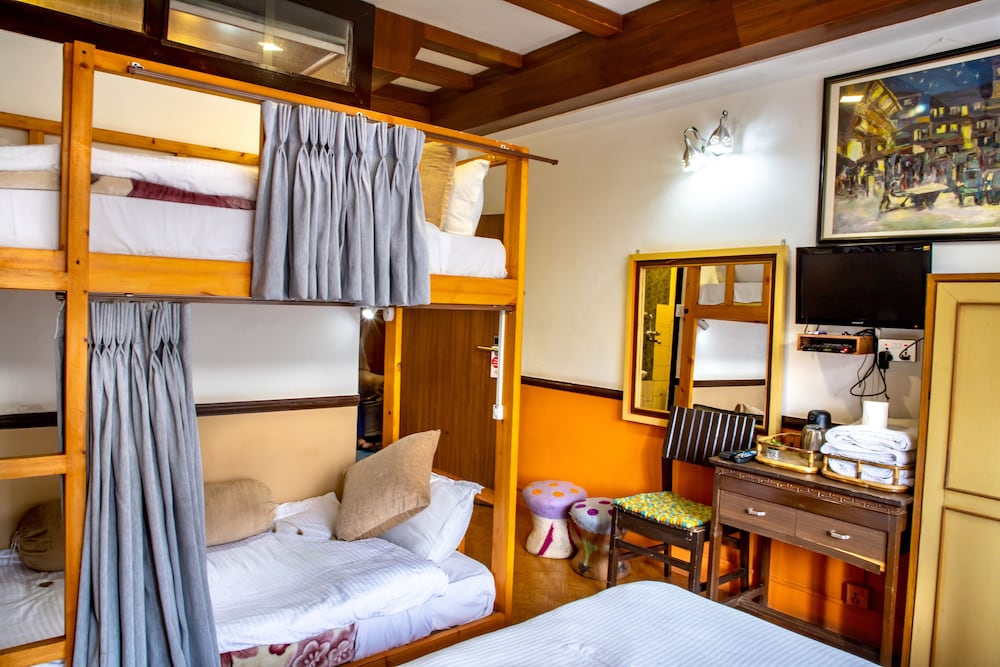 Shangri-La Boutique Hotel 13/50