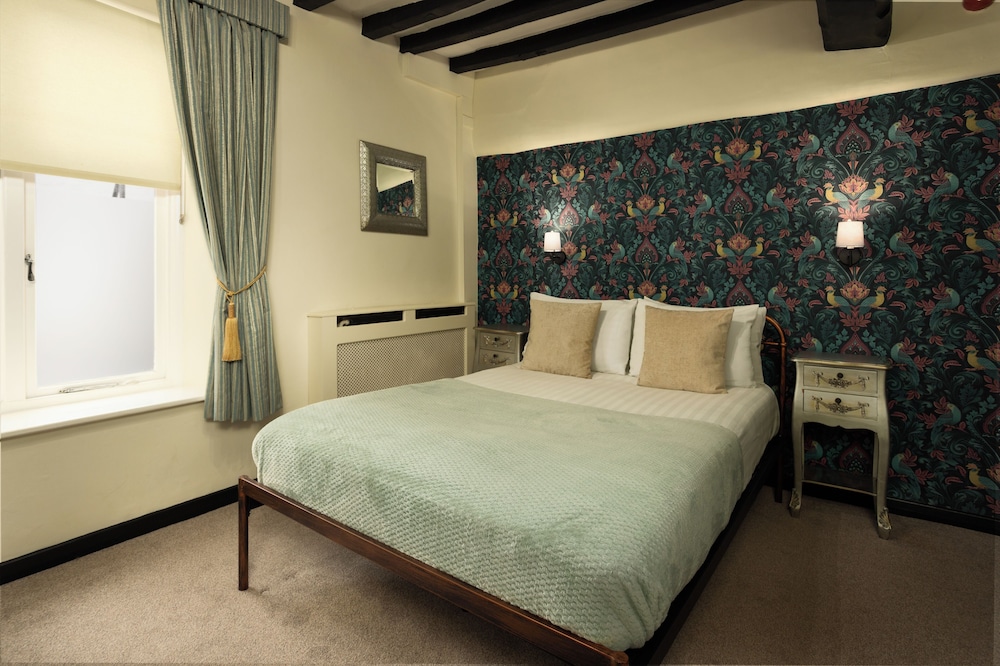 ROOM, DOUBLE BED