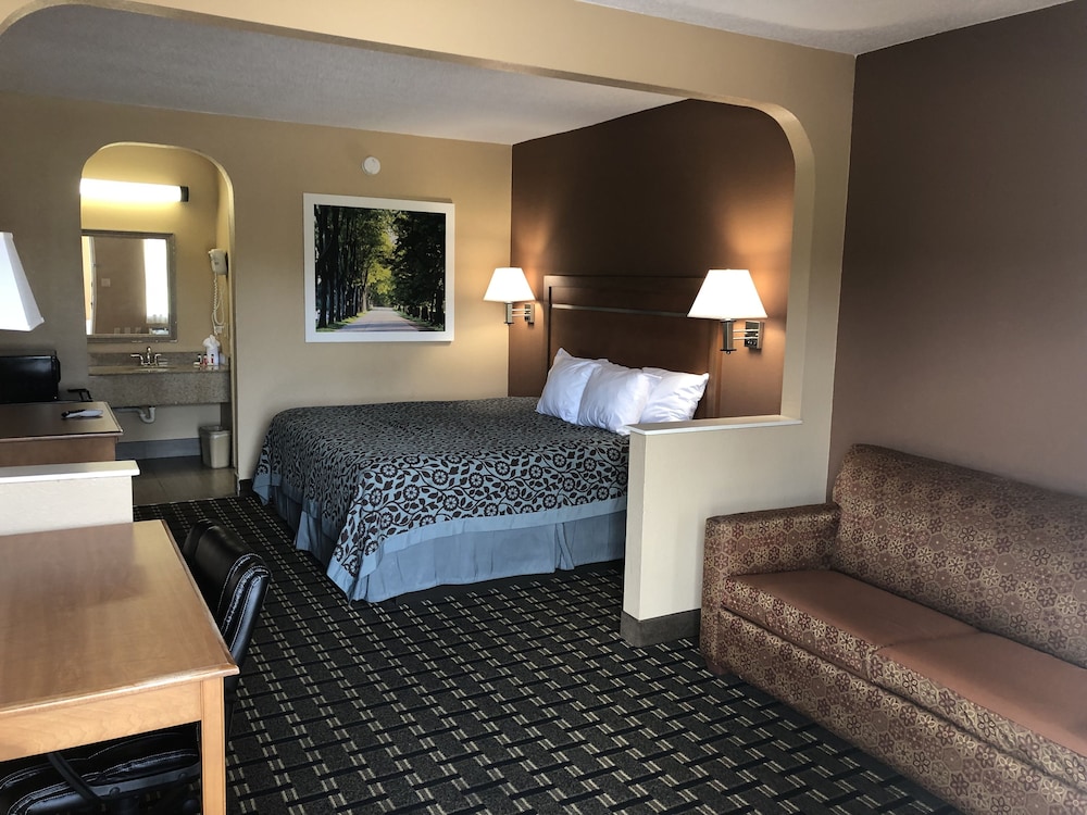 Days Inn By Wyndham Columbus 24/54