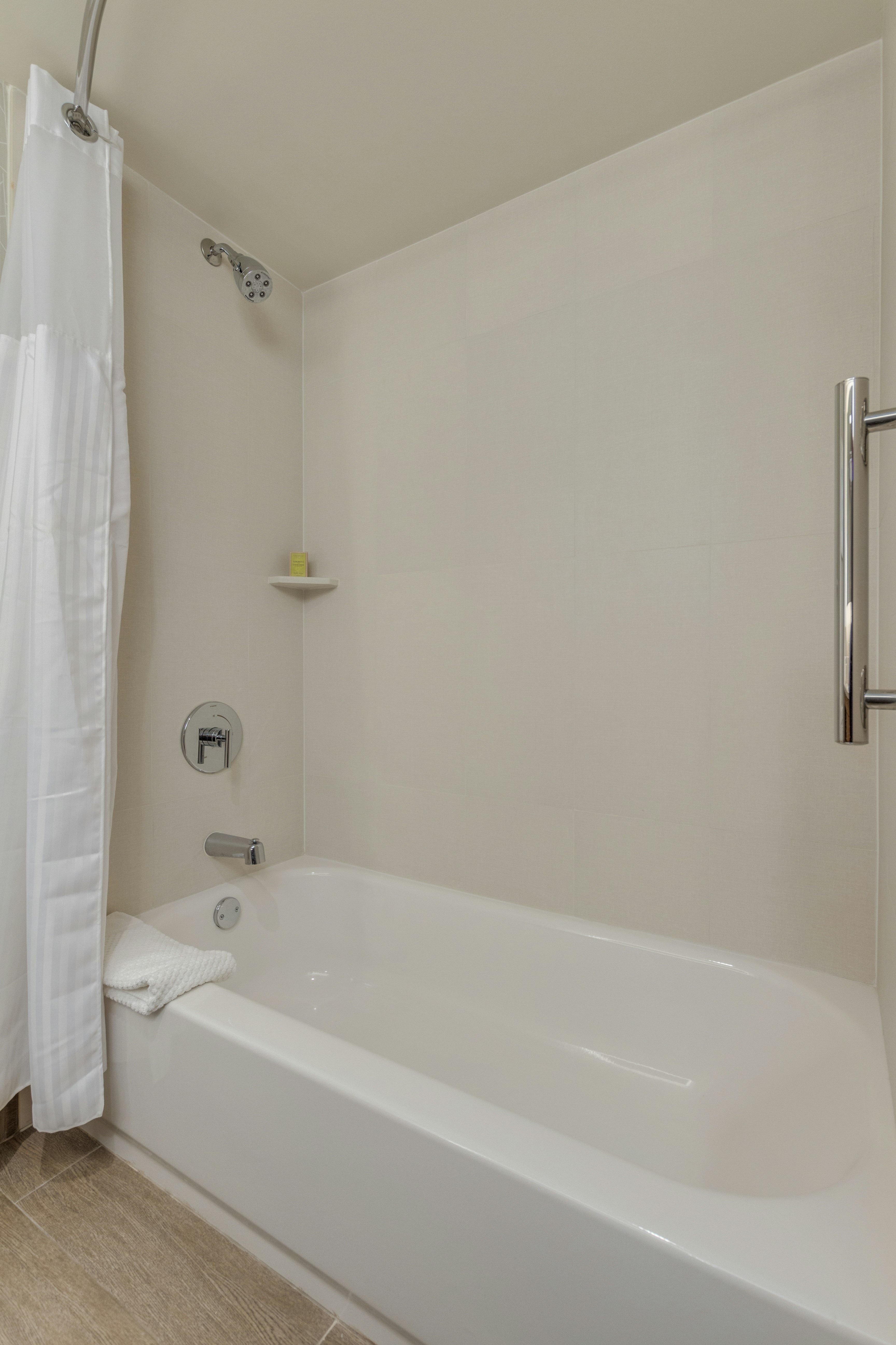 ROOM, KING BED, ACCESSIBLE