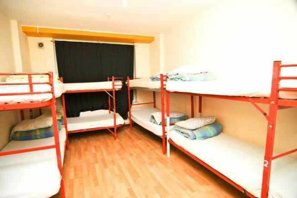 Kensal Green Backpackers 1 20/56