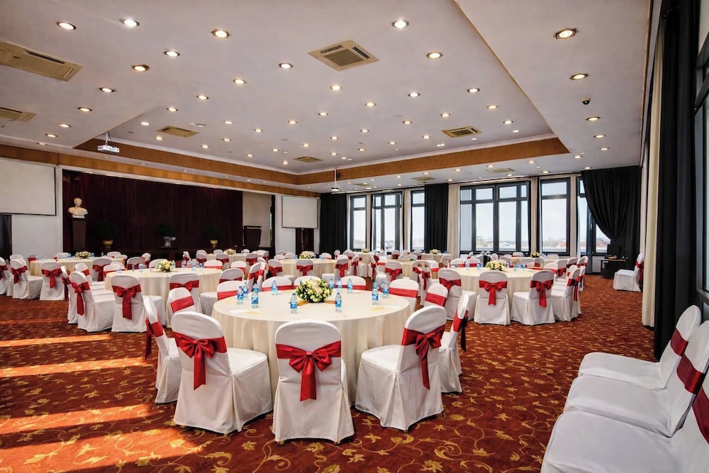 Huong Giang Hotel 66/77