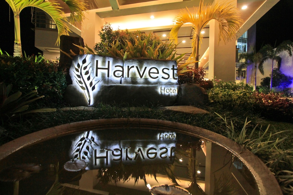 Harvest Hotel 35/68