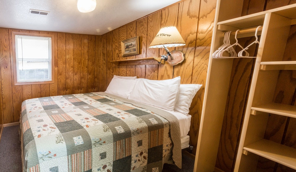 Point View Resort 8/73