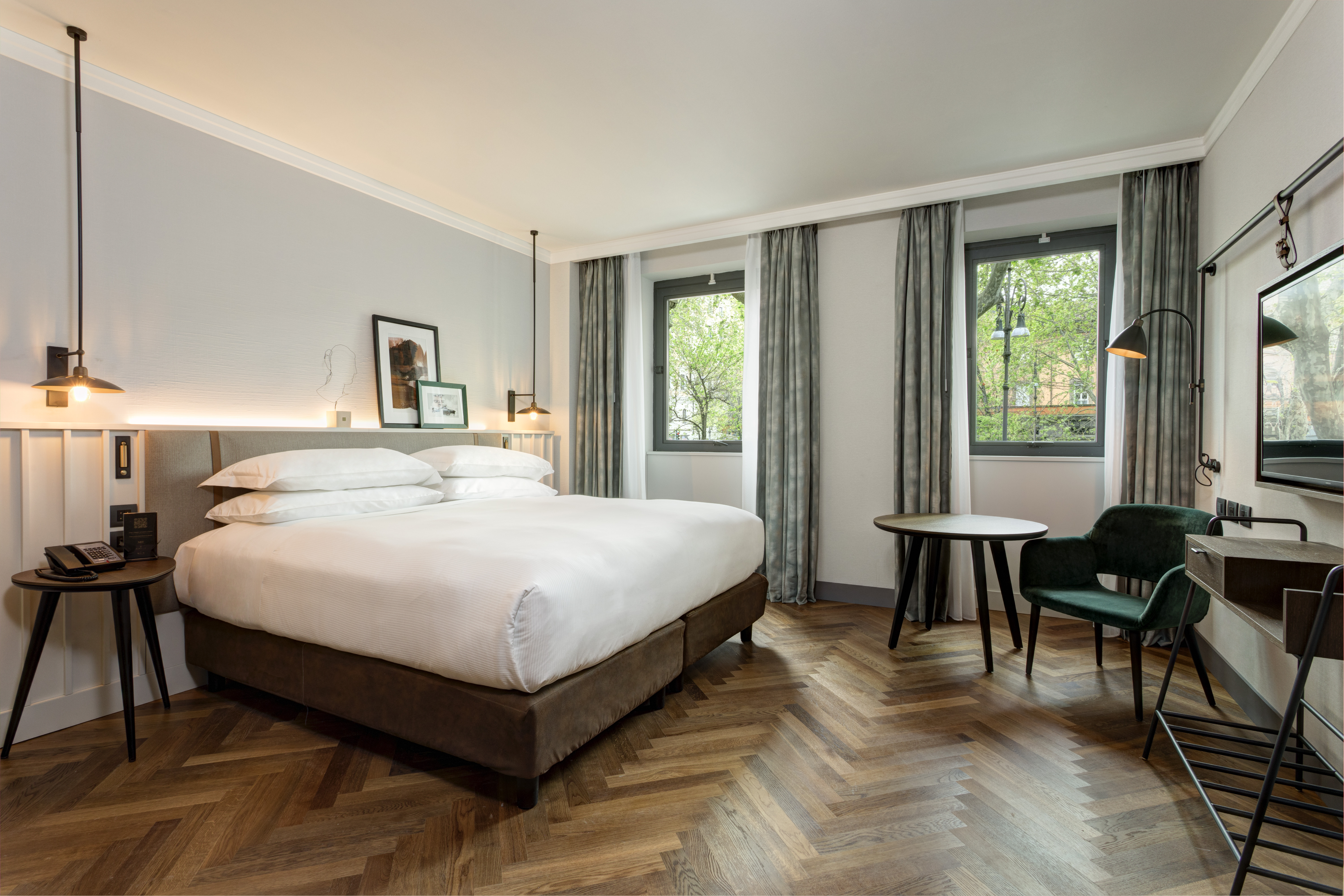 GUEST ROOM, KING BED, ACCESSIBLE