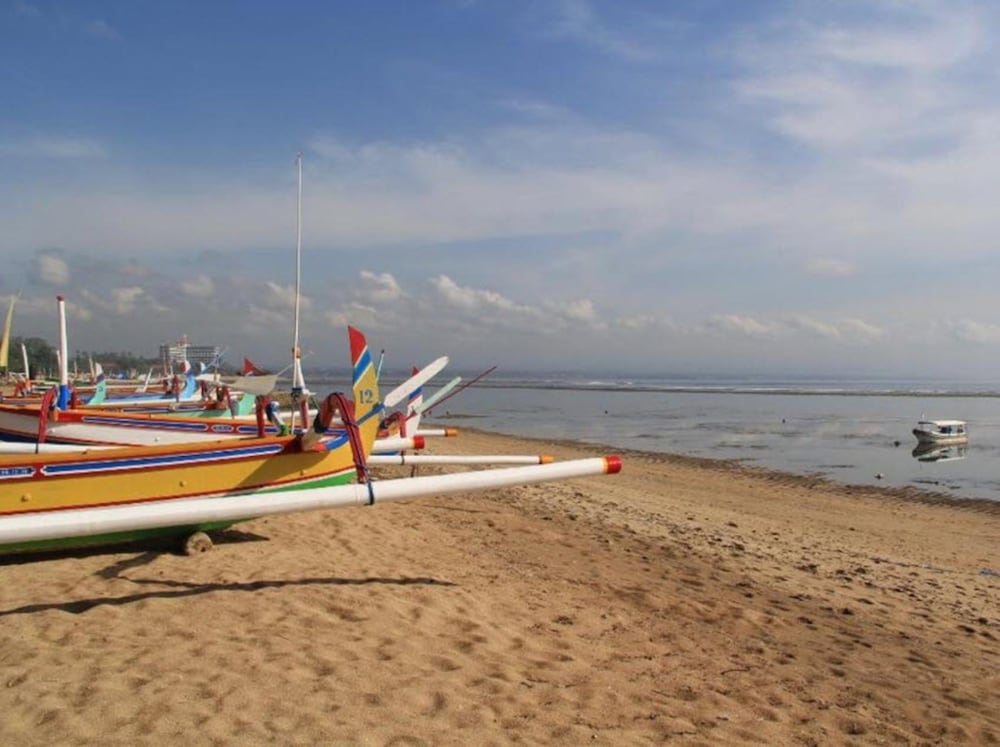 BESAKIH BEACH HOTEL 48/67