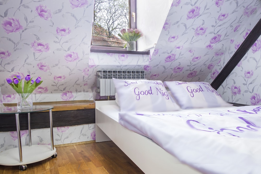 HOSTEL CENTAR 11/52