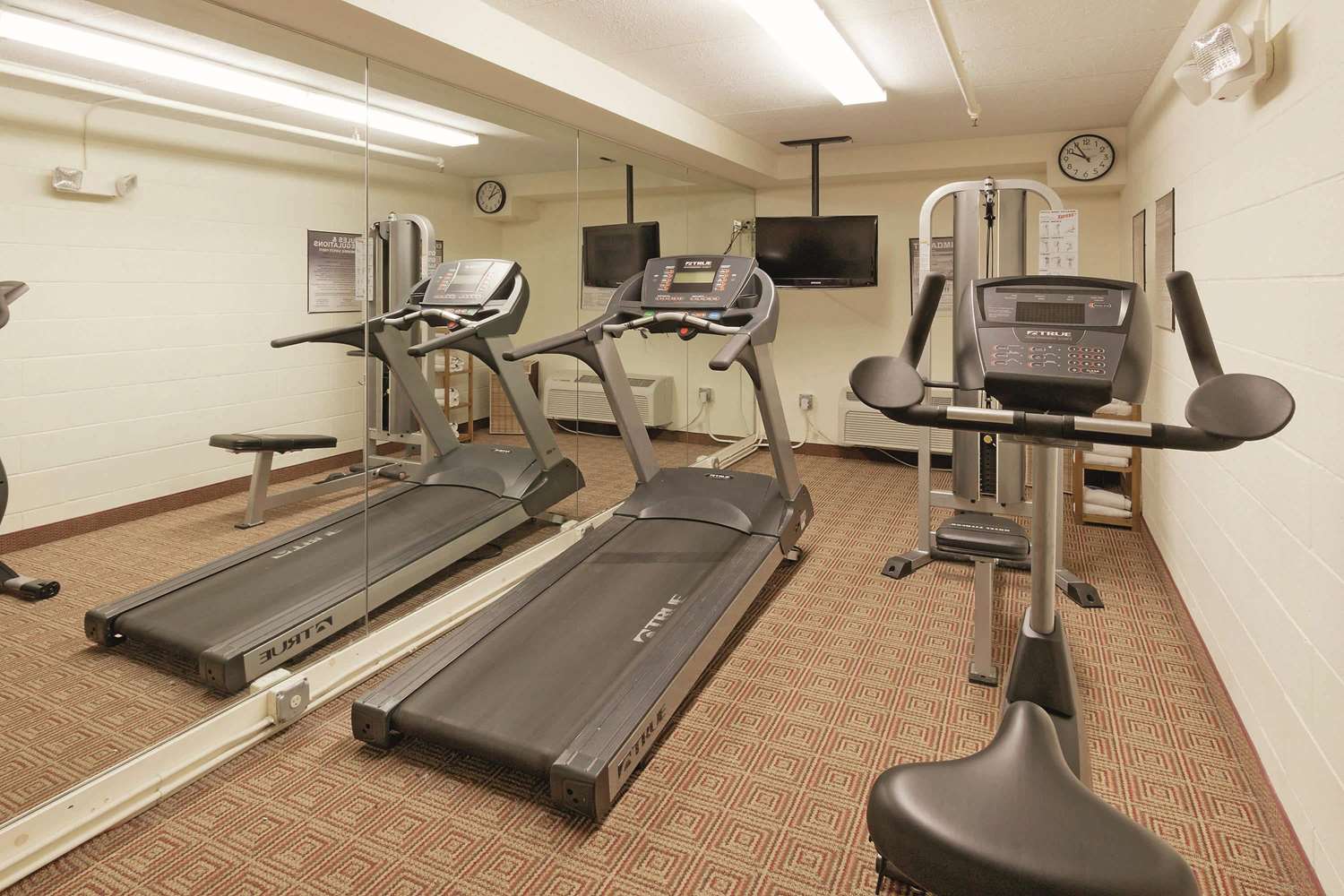 La Quinta Inn and Suites by Wyndham Warwick Providence Airport 16/29