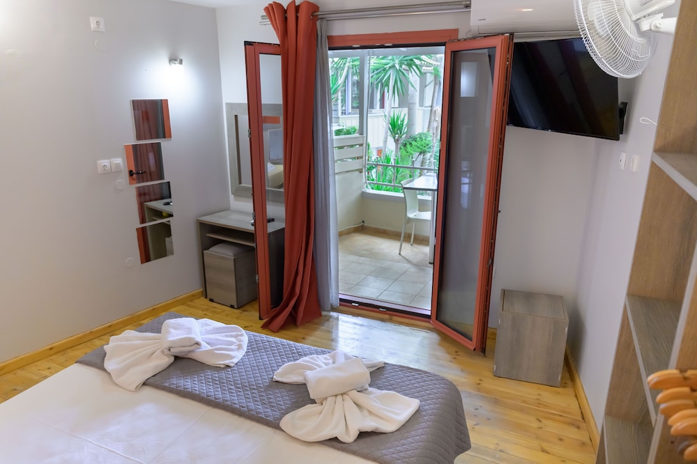 Rouda Bay Beach Hotel 17/50