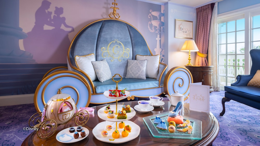 Hong Kong Disneyland Hotel 50/71