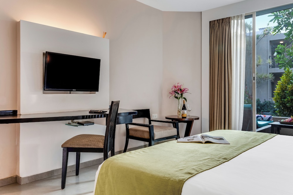 Whispering Palms Beach Resort 62/71