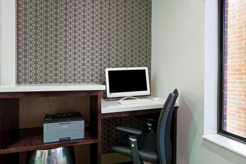 La Quinta Inn & Suites by Wyndham Norwich-Plainfield-Casino 26/33