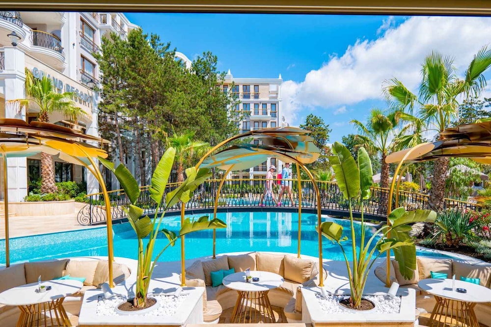 Harmony Suites 11, 12 Grand Resort 47/50