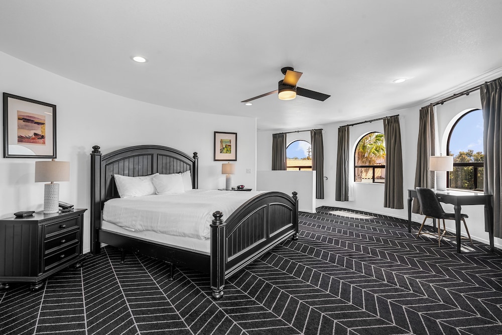 Masterpiece Hotel 33/65