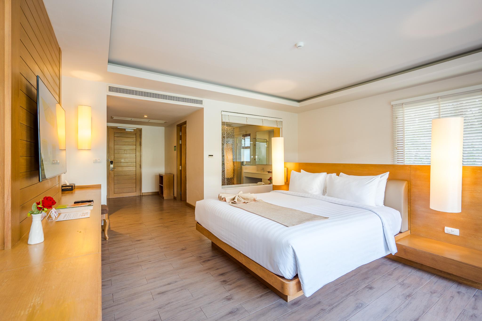 Premier, Hot Tub, Pool Access