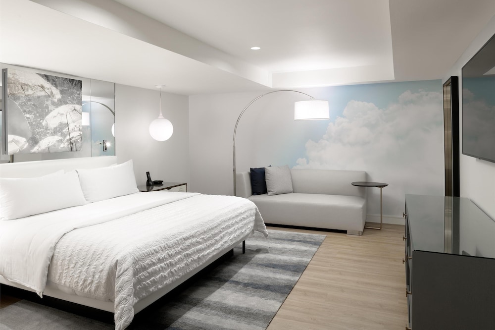 Hyatt Centric Delfina Santa Monica 19/65
