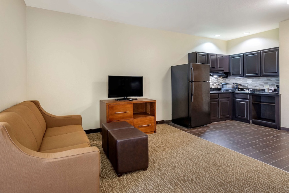 Comfort Inn & Suites Glenpool 19/32