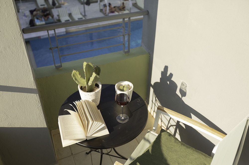 La Piscine Art Hotel, Philian Hotels and Resorts - Adults Only 3/70