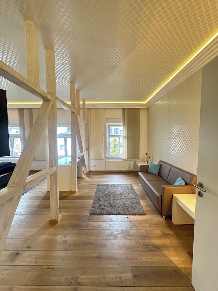 Helvetia Suites 26/52