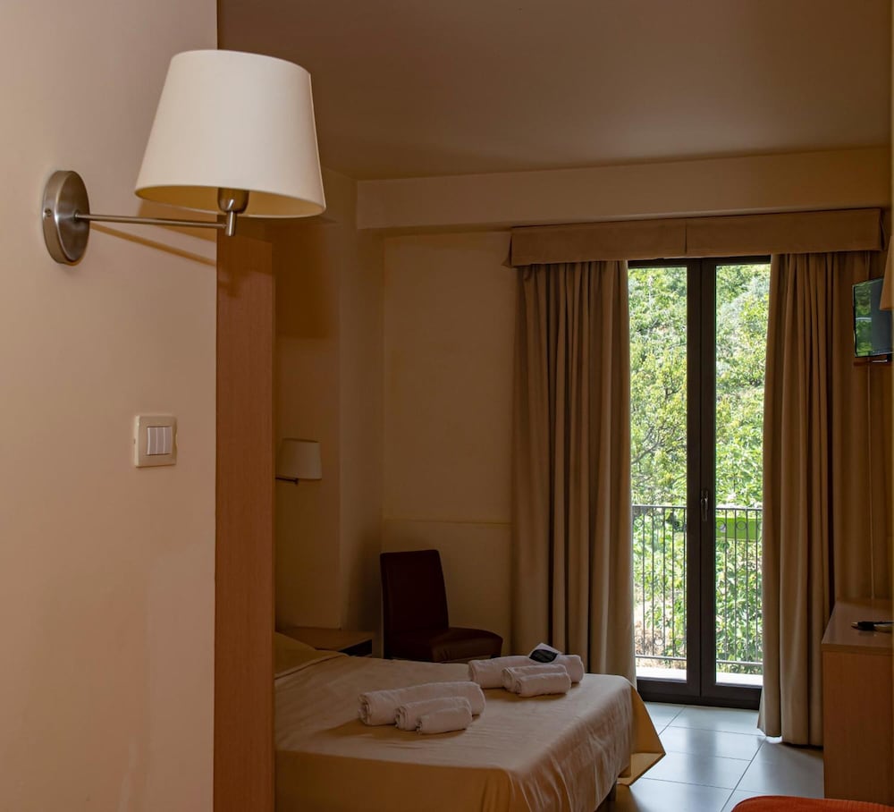 HOTEL MILOMAX 37/68