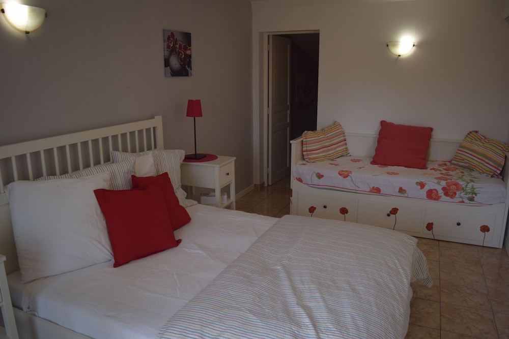 Garden, Comfort, Queen Bed, 2 Sofa