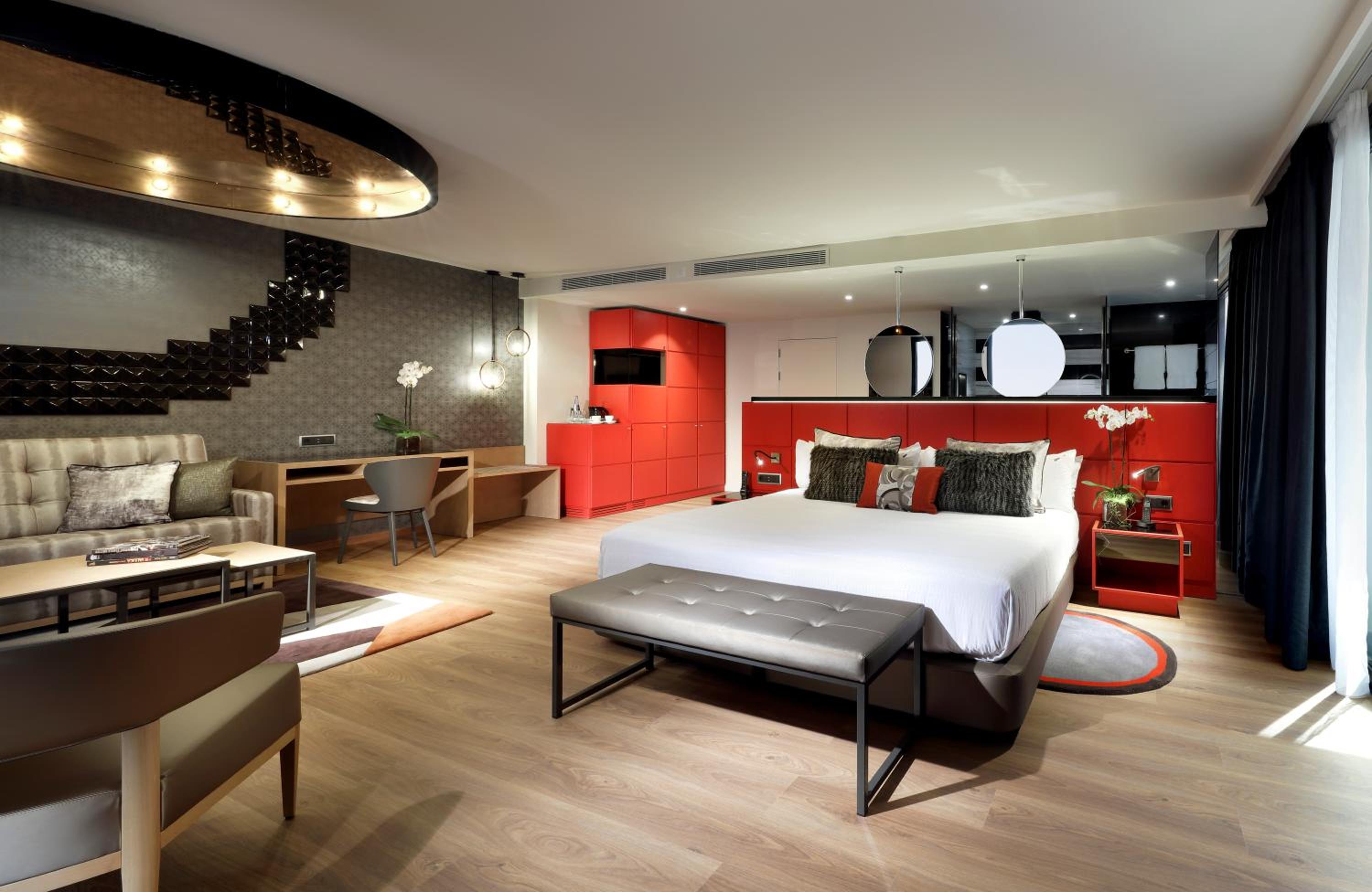 Silver, Studio, Suite, Jetted Tub