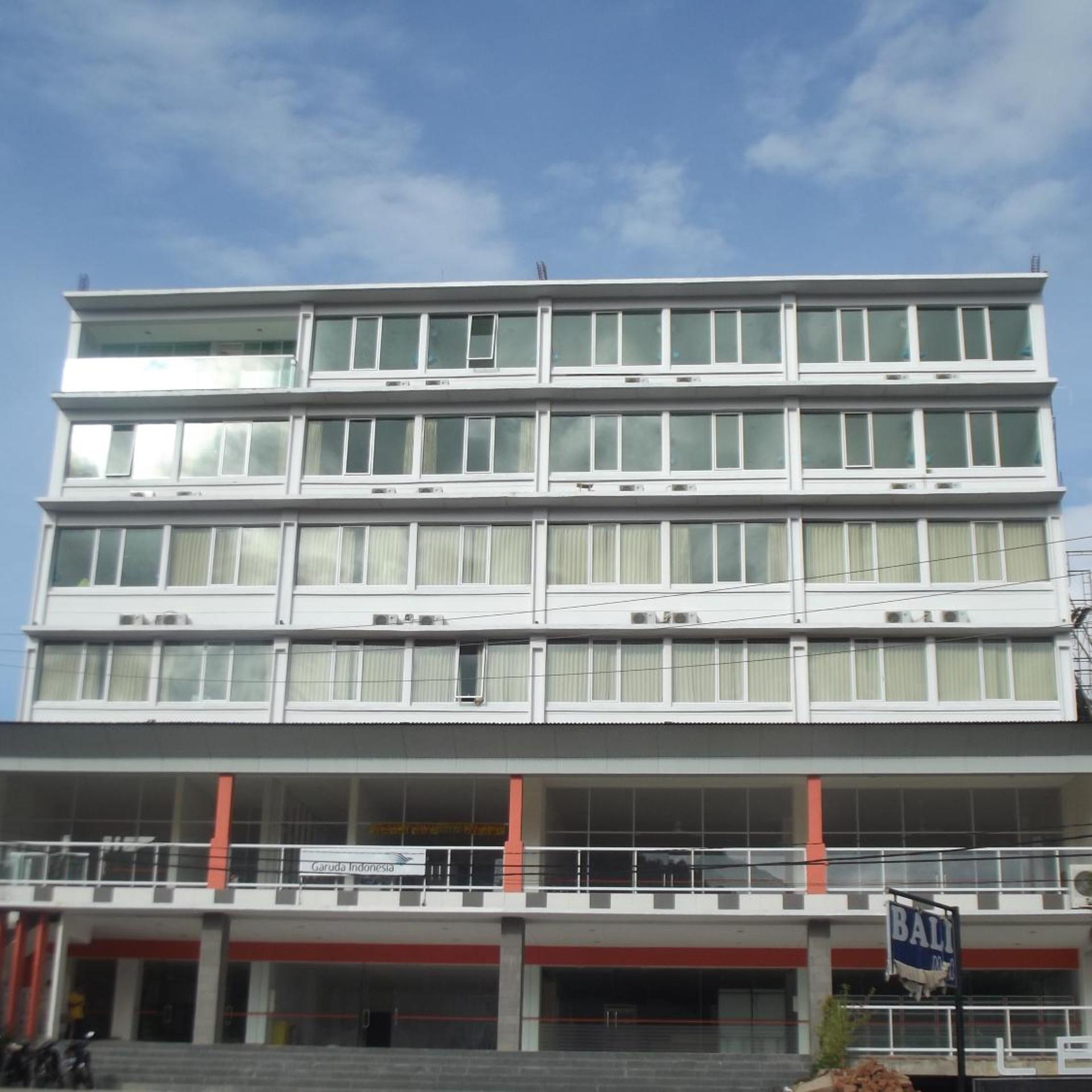 L Bajo Hotel 2/37