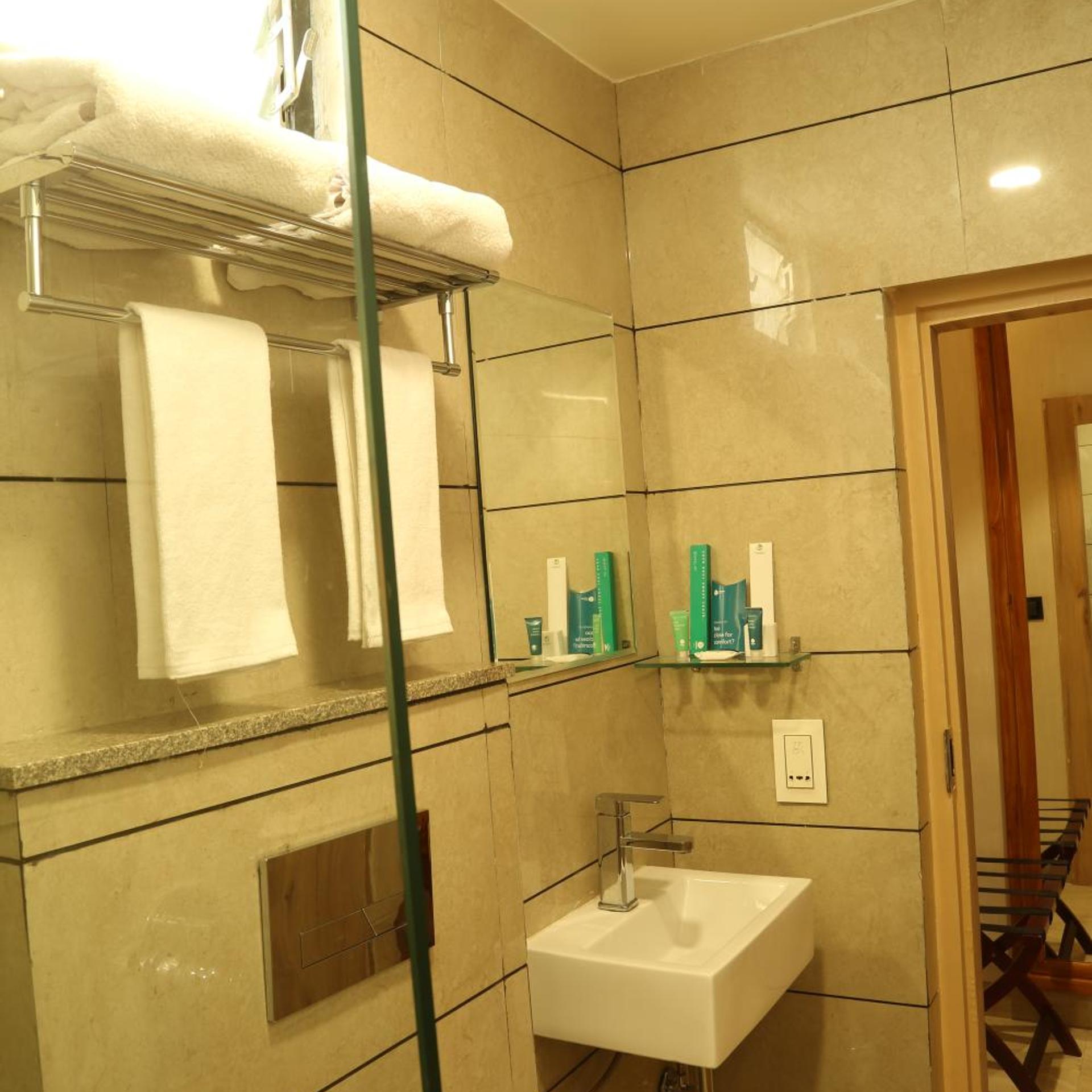 Hotel Reva Regency 32/38