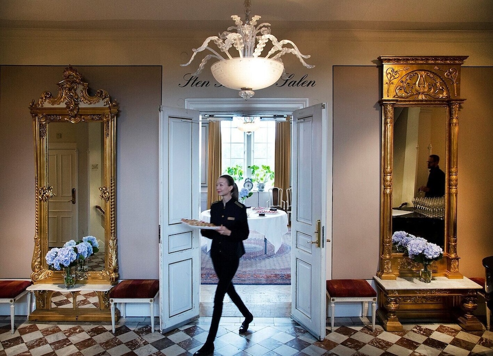 Grand Hotel - Lund 12/54