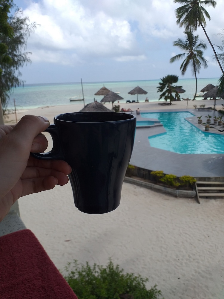 Smiles Beach Hotel 54/57