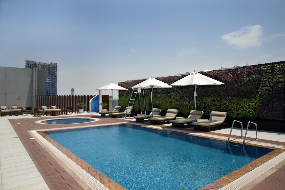 Grayton Hotel Dubai 65/66