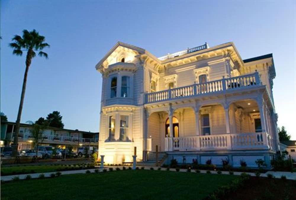 West Cliff Inn - A Four Sisters Inn 2/59