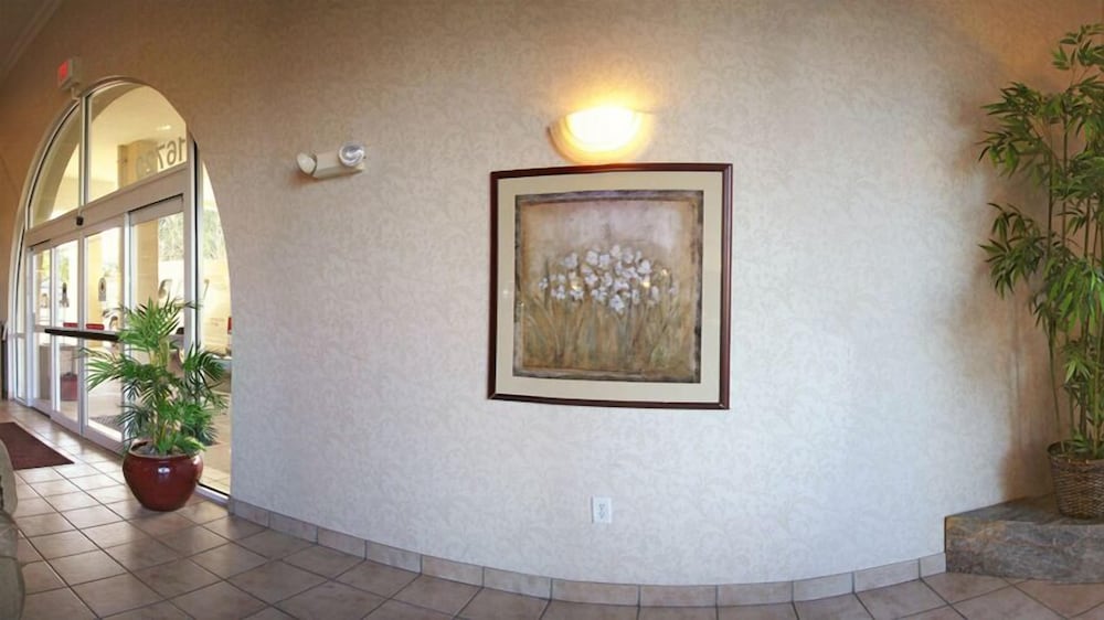 Ramada By Wyndham Seatac Airport 10/35