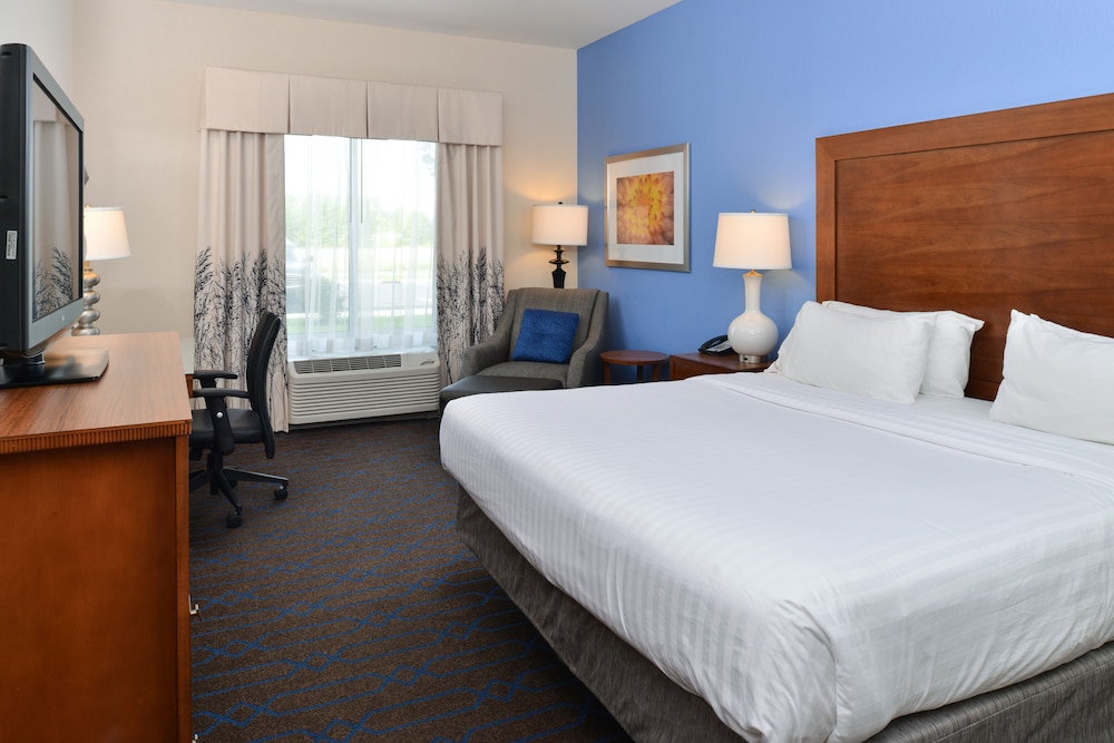 Holiday Inn Express Hotel and Suites Terre Haute 25/73