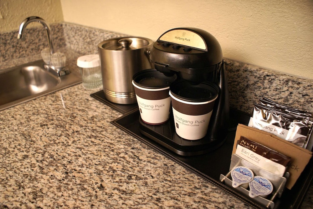 DoubleTree by Hilton Rocky Mount Hotel 17/44