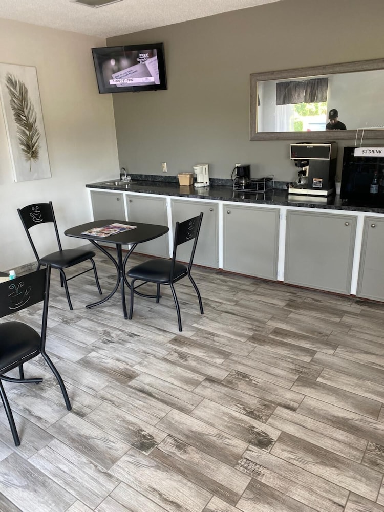 America's Best Inn Brinkley 18/19