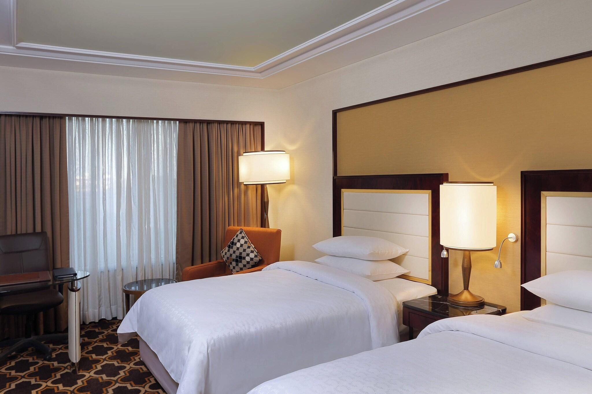 غرفة قياسية بسريرين منفصلين، Sheraton Grand Pune Bund Garden Hotel 3/7