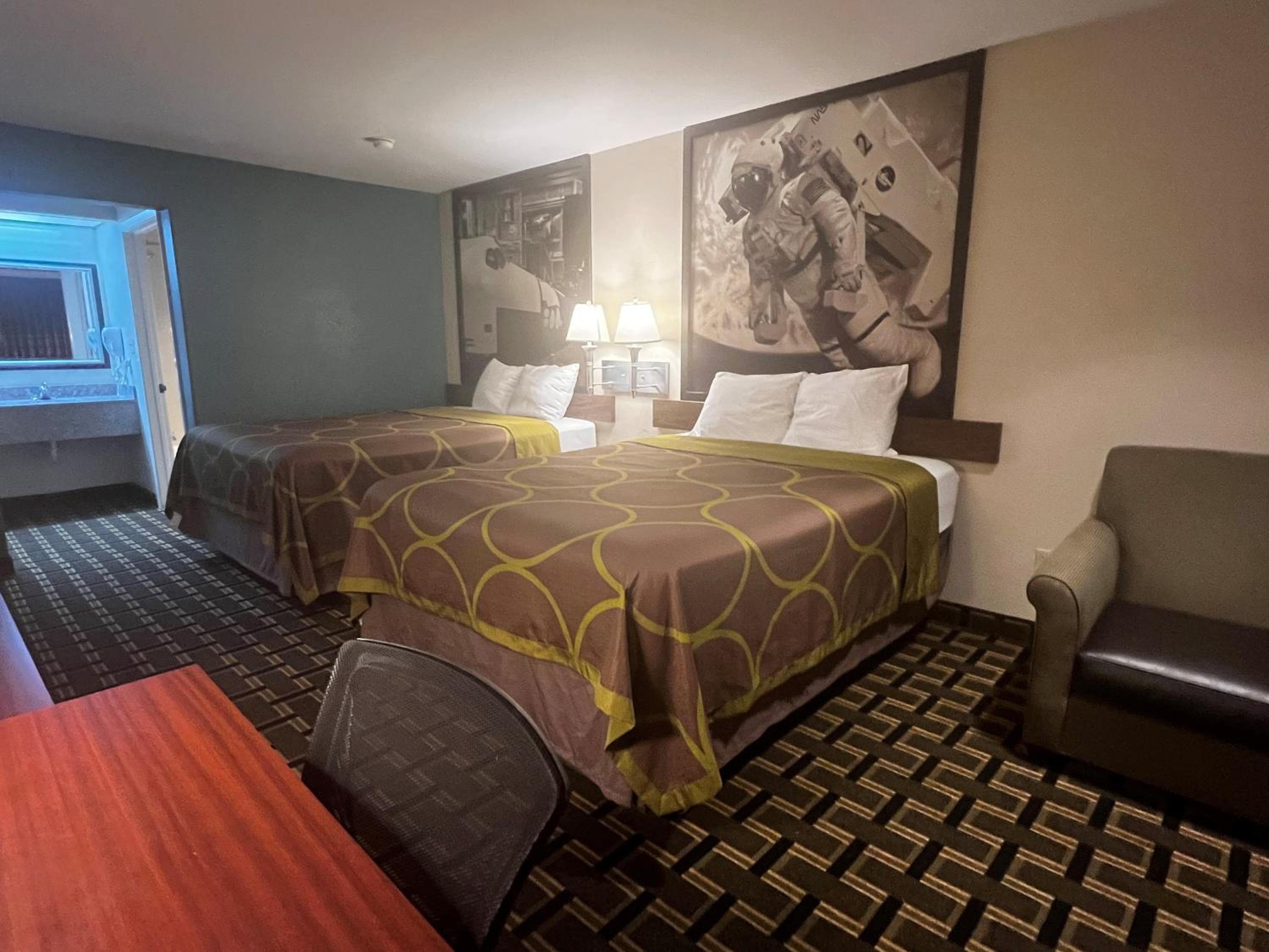 Hotel Baytown/I-10 20/56