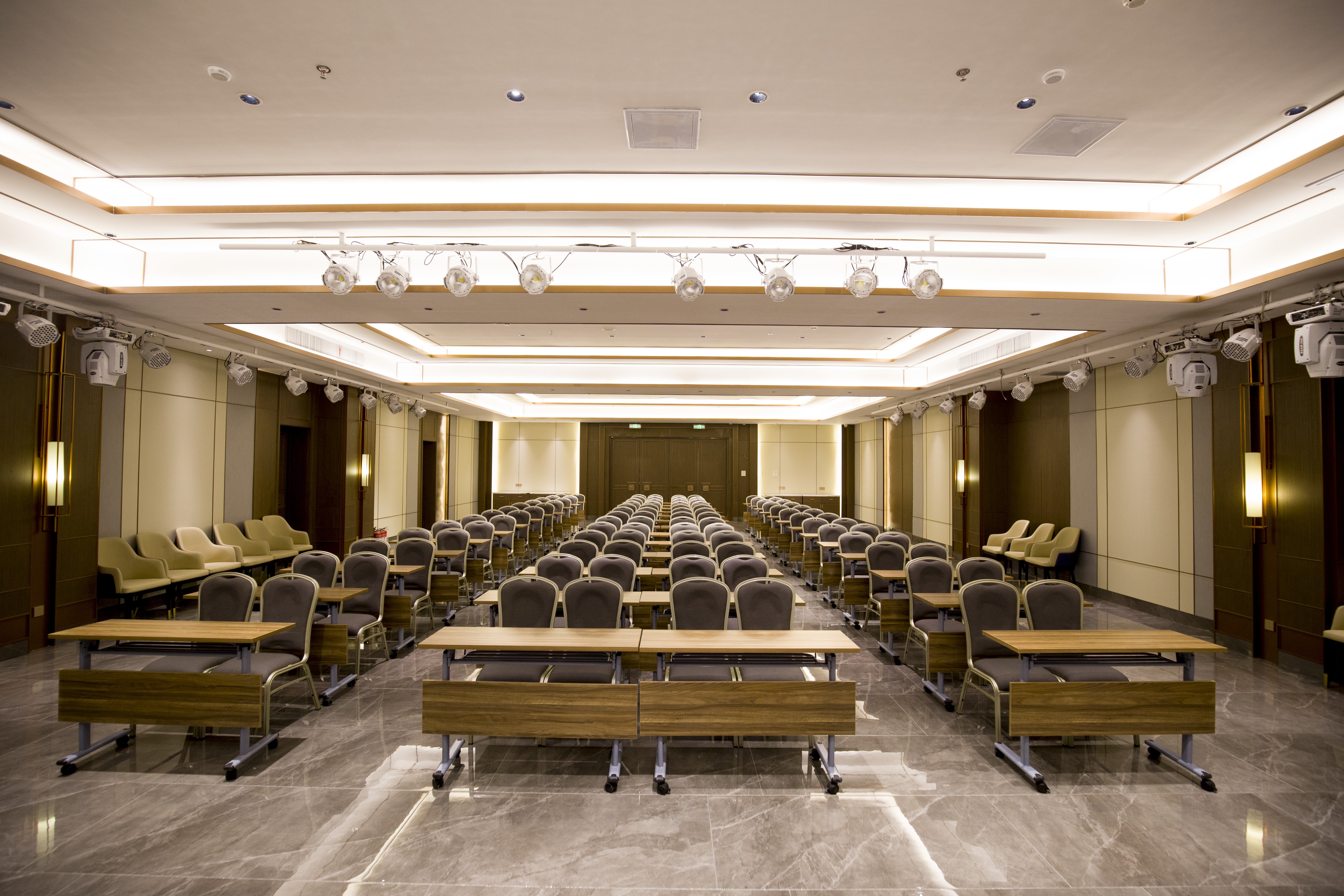 Holiday Inn Express Harbin Exhibition Center 24/27