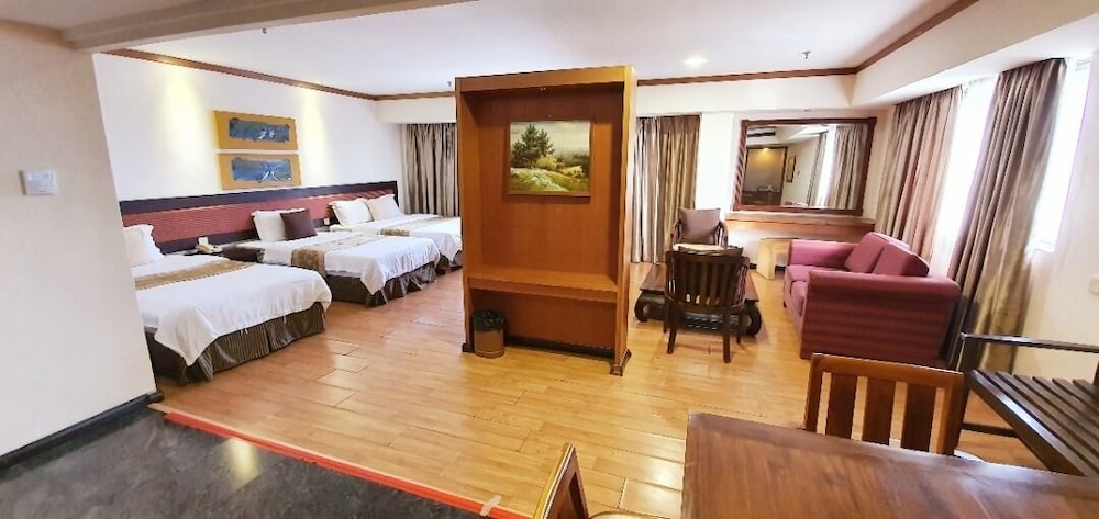 Margherita Plaza Hotel 44/63