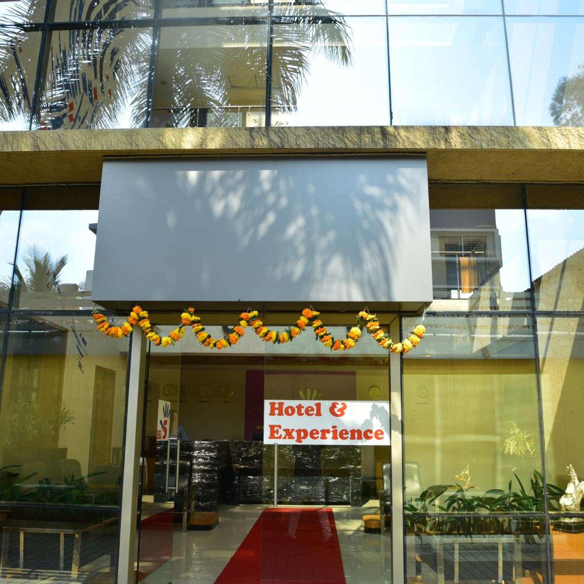 Hi 5 Hotel And Experience 4/39