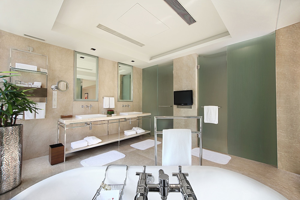 TRIDENT BANDRA KURLA 43/67