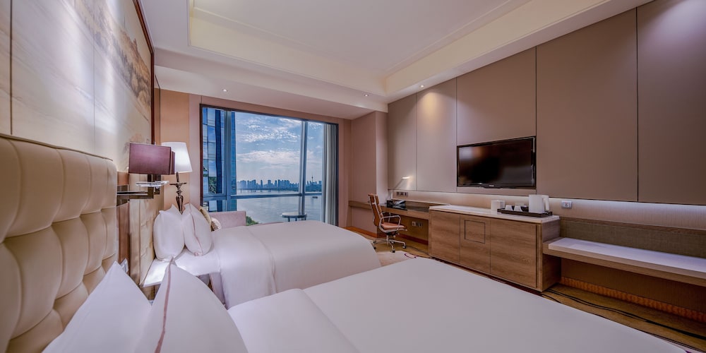 Room, Twin Beds, Partial River View, Executive Lounge Access, High Floor