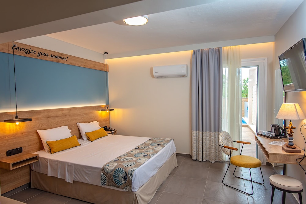 Mythic Summer Hotel 20/74