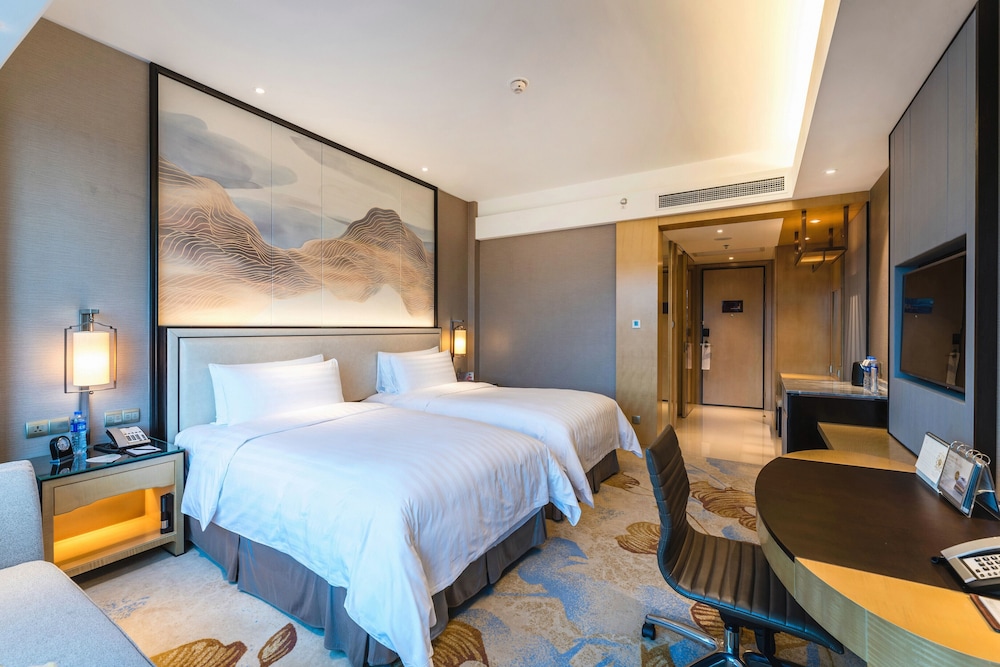 Deluxe, Twin Beds, Sea View, Shangri La Xiamen 3/9