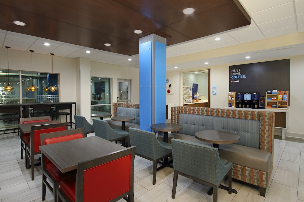 Holiday Inn Express & Suites Lake Charles South Casino Area 37/55